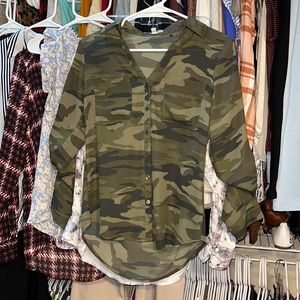 EXPRESS CAMO BLOUSE SIZE XS